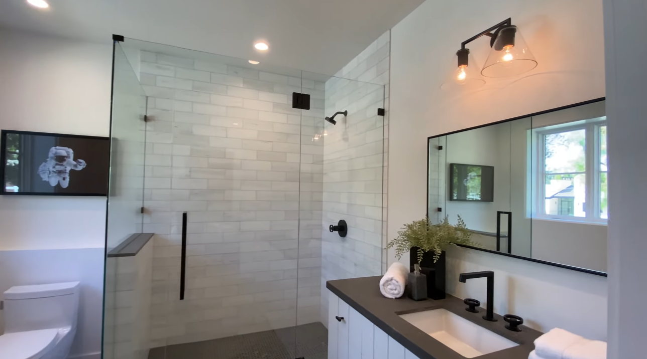 38 Photos vs. TOURING A $10,495,900 LUXURY MANSION | California LUXURY Home Tour | Los Angeles Mansion Tour - Luxury House & Interior Design Tour 38 Photos vs. TOURING A $10,495,900 LUXURY MANSION | California LUXURY Home Tour | Los Angeles Mansion Tour - Luxury House & Interior Design Tour