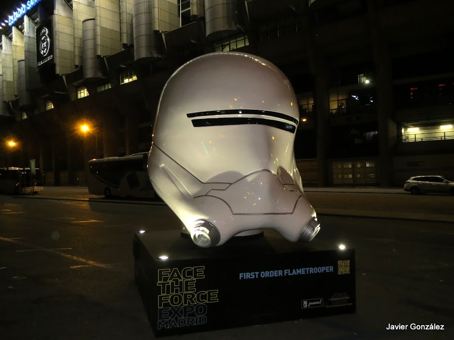 Exposición de 8 cascos en las calles de Madrid. Exhibition 8 helmets in Madrid streets