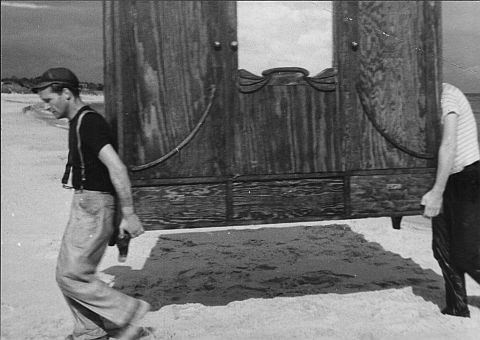 Cocosse Journal Flick Review Two Men And A Wardrobe Roman