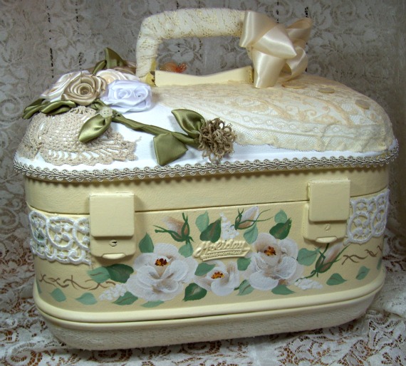 FOR HEART AND HOME FOR THE LOVE OF VINTAGE TRAIN CASES