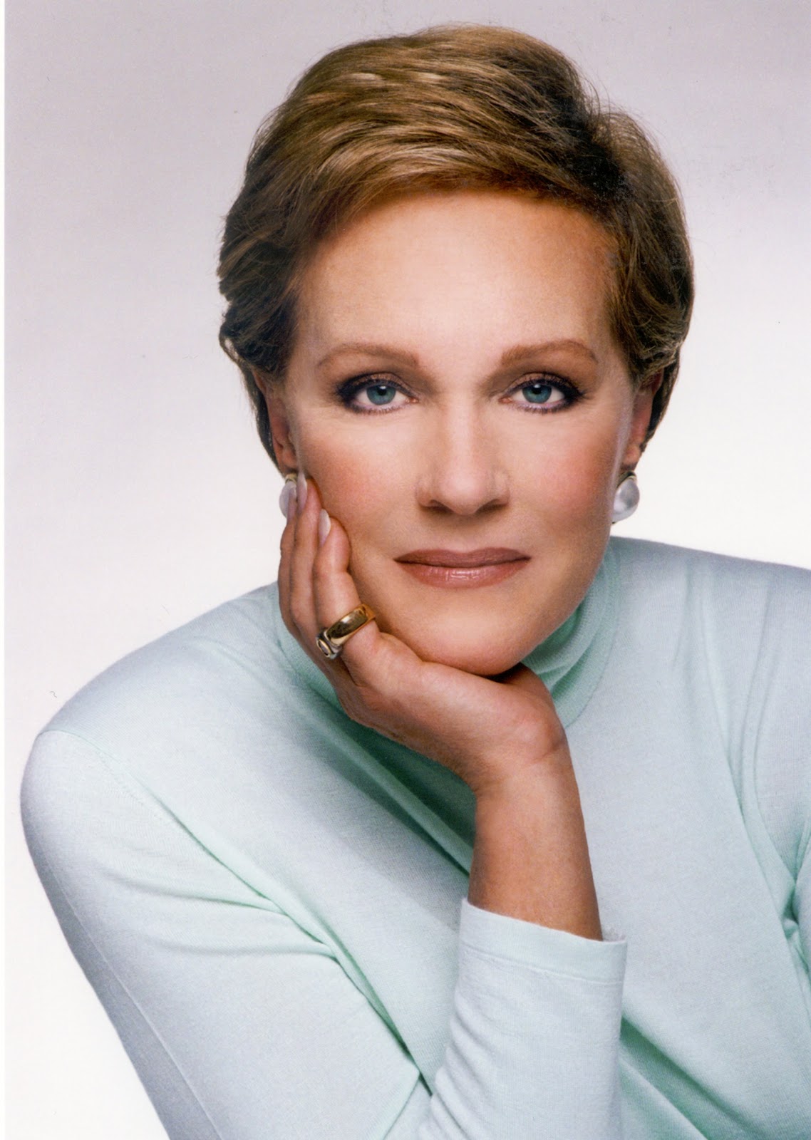 Julie Andrews wallpaper ~ Hollywood
