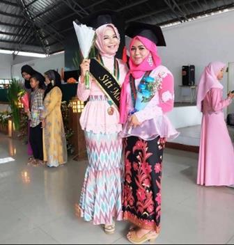 Baju Kebaya Muslim Untuk Acara Wisuda