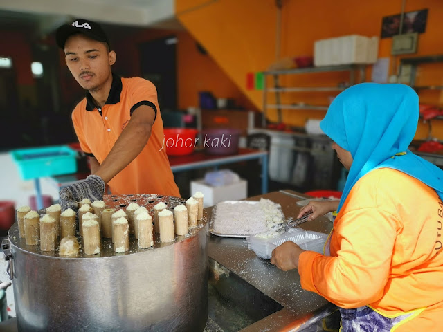 Putu Bambu Juriah in Ayer Hitam, Johor Putu Bambu Juriah in Ayer Hitam, Johor