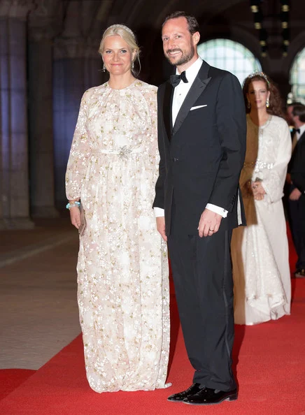 Queen Beatrix hosts her final dinner as Queen for members of the royal family 