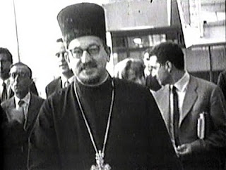 Observadores greco-cismáticos de Moscou, de fato agentes da KGB, desembarcam em Roma como observadores do Concílio Vaticano II.