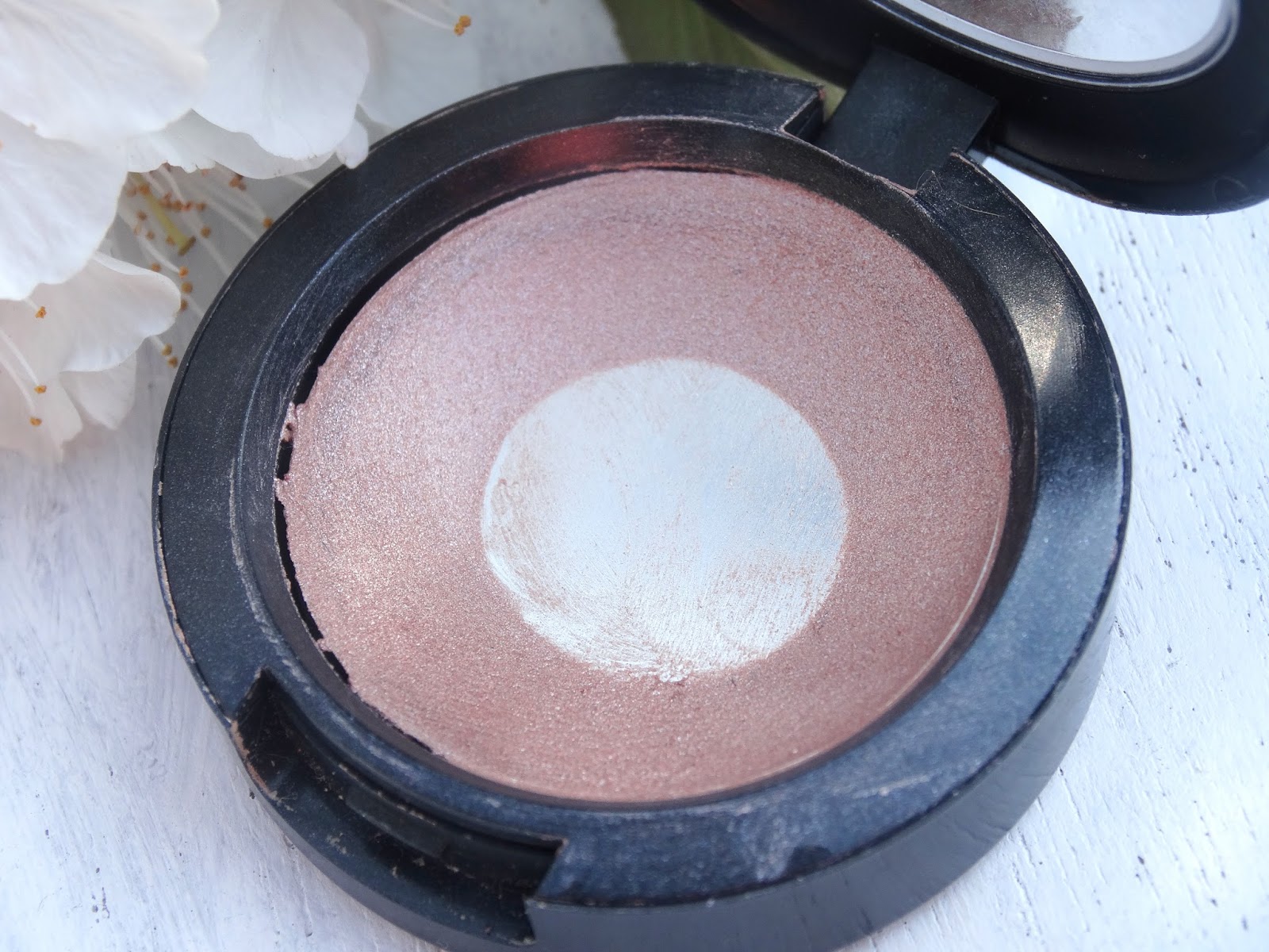 anetine-beauty&lifestyle: ROZŚWIETLACZE: MAC CREAM COLOR BASE-SHELL ...