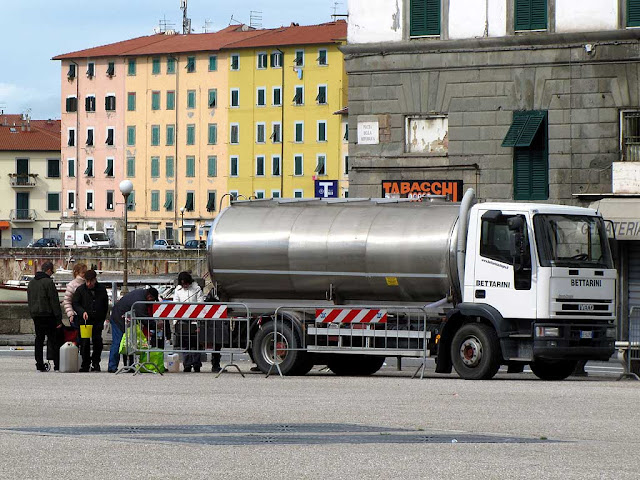 Water tanker supplying potable water, piazza della Repubblica, Livorno