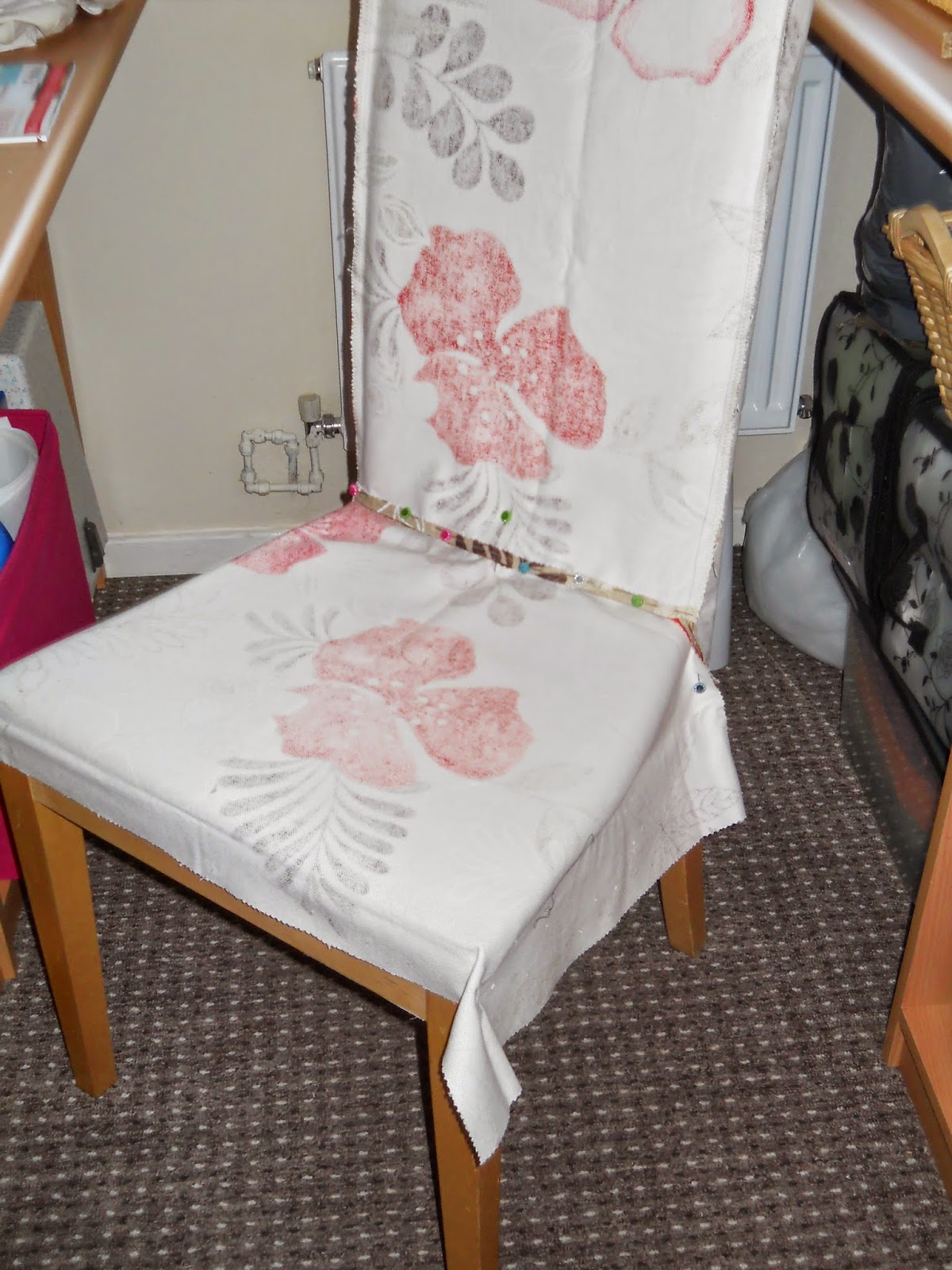 SewMaggie.D REMOVABLE SEWING CHAIR COVER TUTORIAL