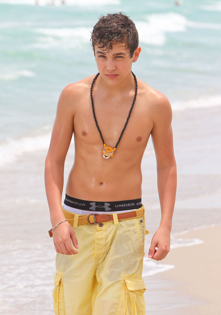 The Stars Come Out To Play: Austin Mahone - Shirtless Pics