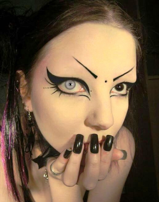 Happy Halloween Day: 30 Gothic Halloween Makeup Ideas