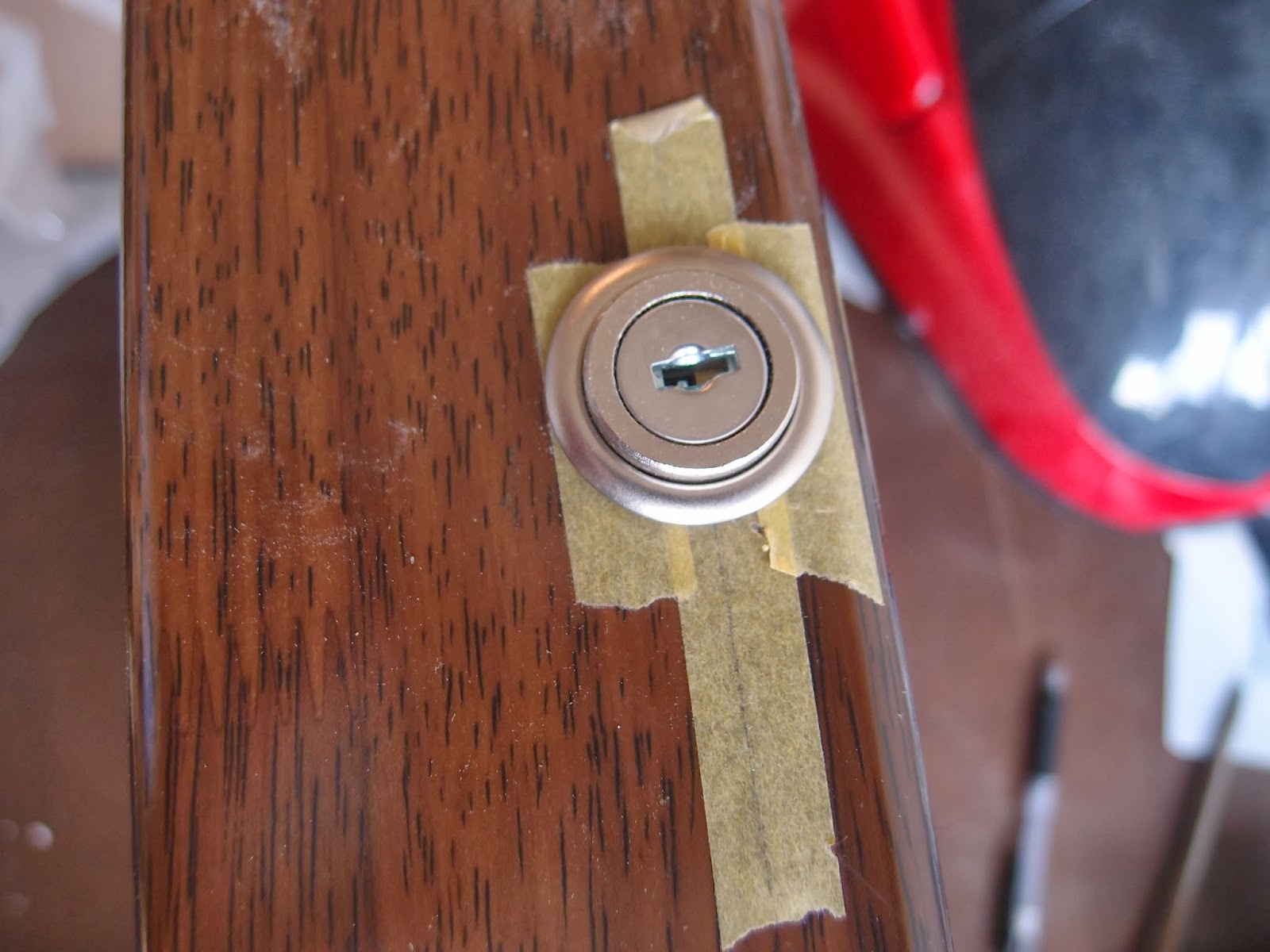 帰ってきた、無精ヒゲの一応日記 机の引き出しに鍵をつけろ！