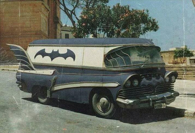 furgoneta antigua de batman