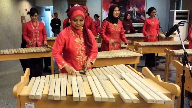 Alat Musik Kolintang Alat Musik Kolintang