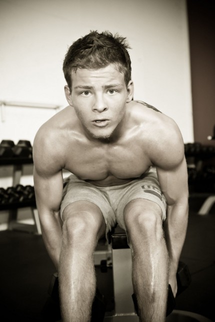 Fashion And The City: Jonathan Lipnicki Shirtless, Showing Off His Six Pack & Tattoos [PHOTOS]