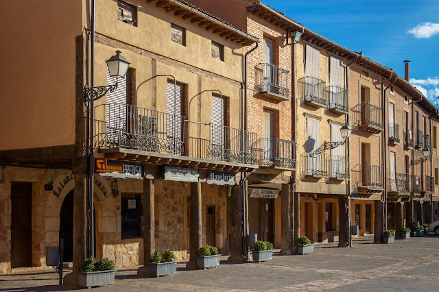 Ruta de los pueblos rojos de Segovia. Ayllón Ruta de los pueblos rojos de Segovia. Ayllón