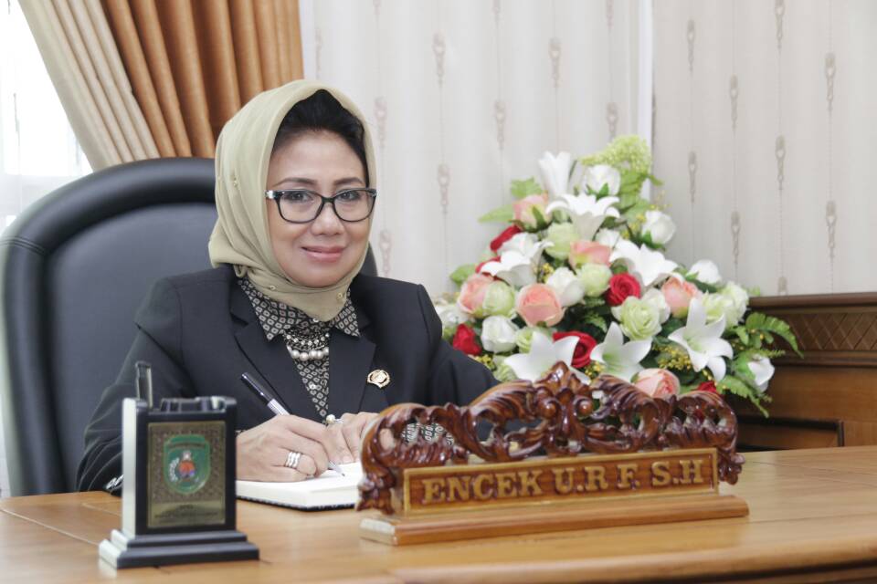 Encek Unguria Riarinda Firgasih menjabat sebagai Ketua DPRD Kutai Timur.