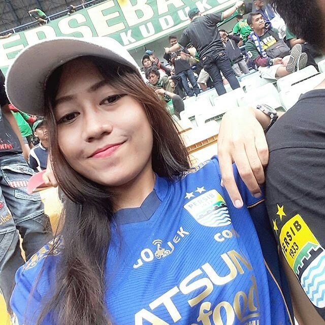 26 Foto Bobotoh Cantik Persib Paling Hot