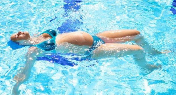Aturan Olahraga Air Ini Perlu Diperhatikan Ibu Hamil yang Doyan Olahraga Aturan Olahraga Air Ibu Hamil