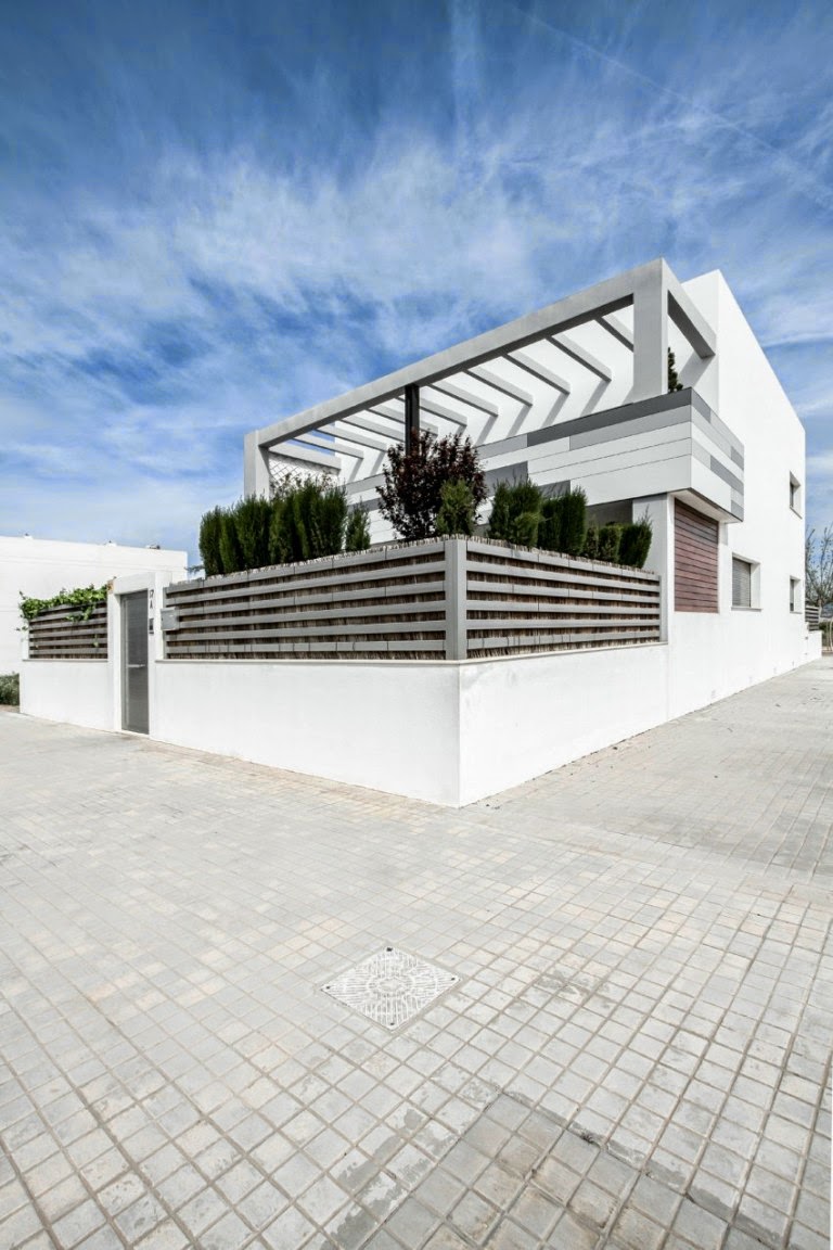 Diseño de Interiores con una Paleta de Blancos, Grises y Pequeños