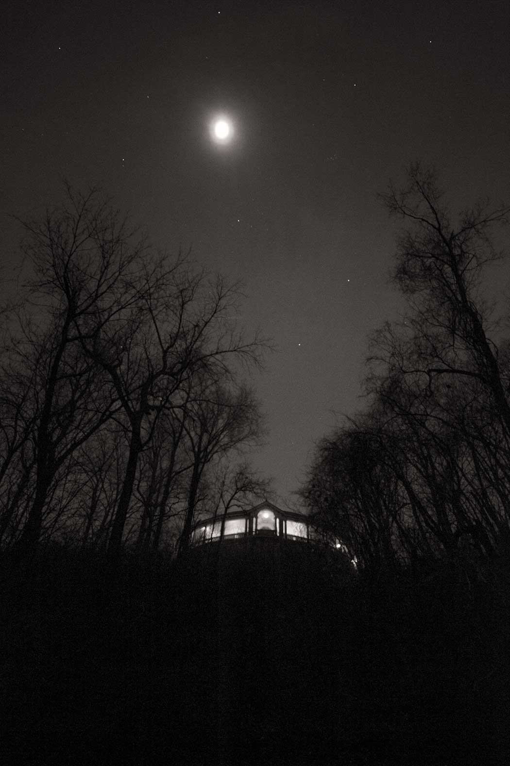 Hyperblogal Nikon 2470mm lens. Black and White night photography.