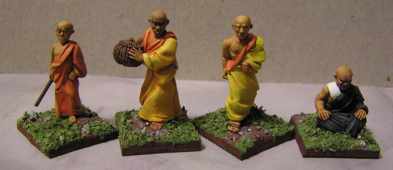 Nouveaux moines bouddhistes.  P1010252
