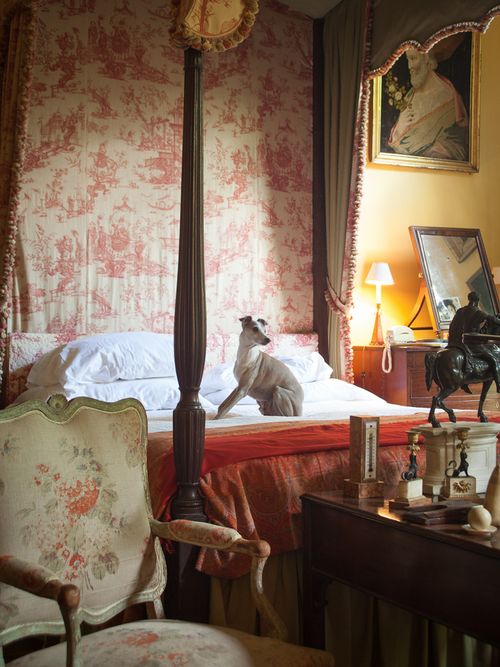 Eye For Design Decorate With A Desk At The Foot Of Your Bed