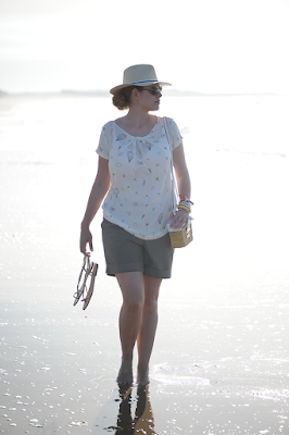 http://seaofteal.blogspot.de/2016/06/bow-at-beach-frenzy-blouse-pattern-by.html