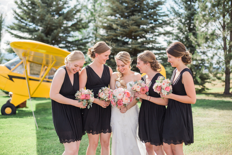 Bridesmaids / Photography: Mackenzie Keough / Florist: Mums Flowers