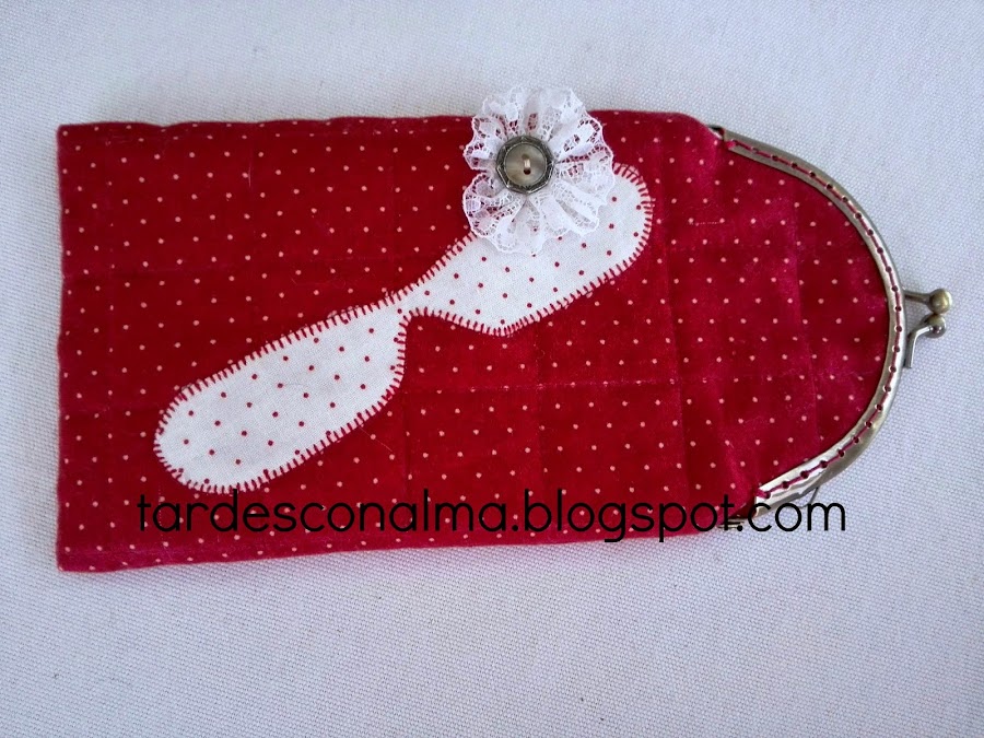 Adorno de puntilla y botón 