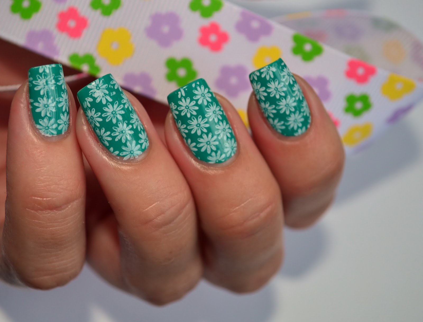 Красивый маникюр со стемпингом. Стемпинг обычным лаком для ногтей. Стемпинг для ногтей. Стемпинг обычным лаком для ногтей. Двухцветный стемпинг как сделать.