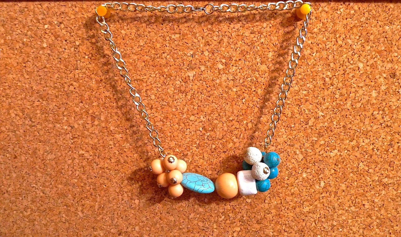 LatxaChic Collar de Piedras de colores