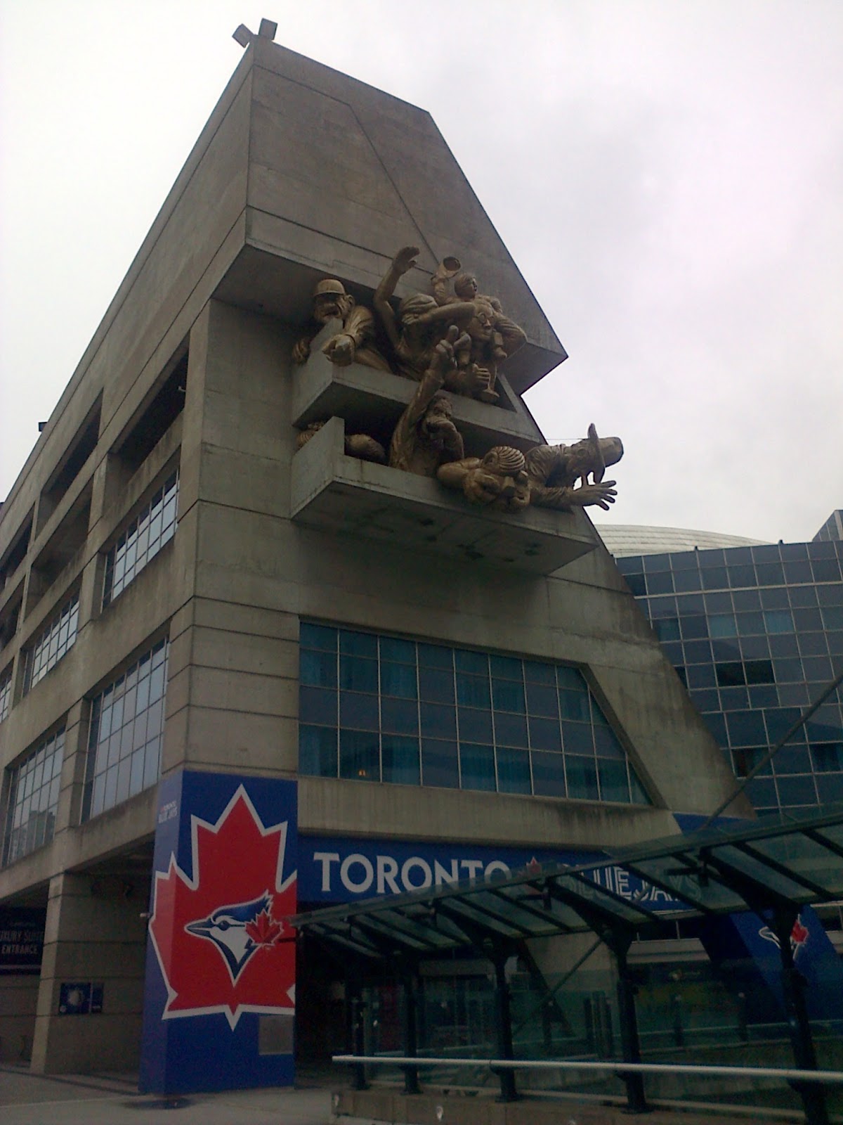 The Discreet Traveler Soy canadiense