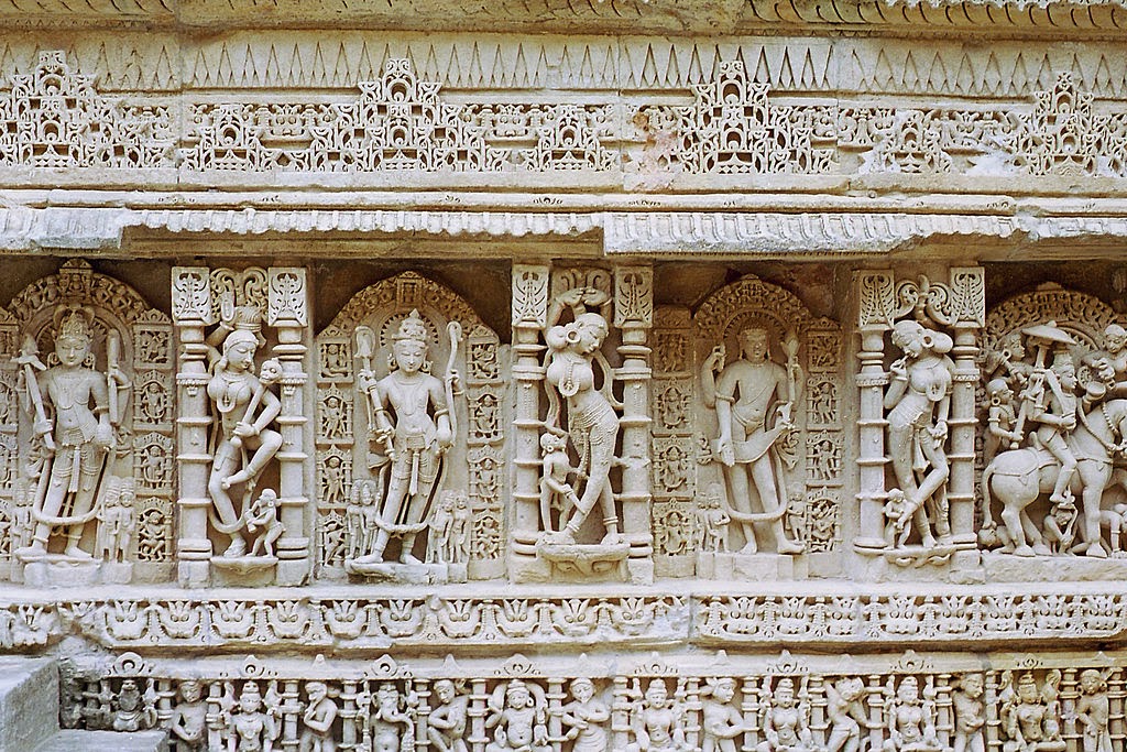 Sculptures of Apsaras, Raani ka Vav