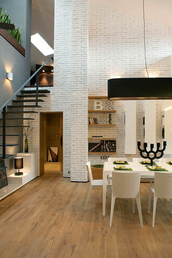 Paleta de Color Natural dan forma a este Espacioso Loft Sofisticado en