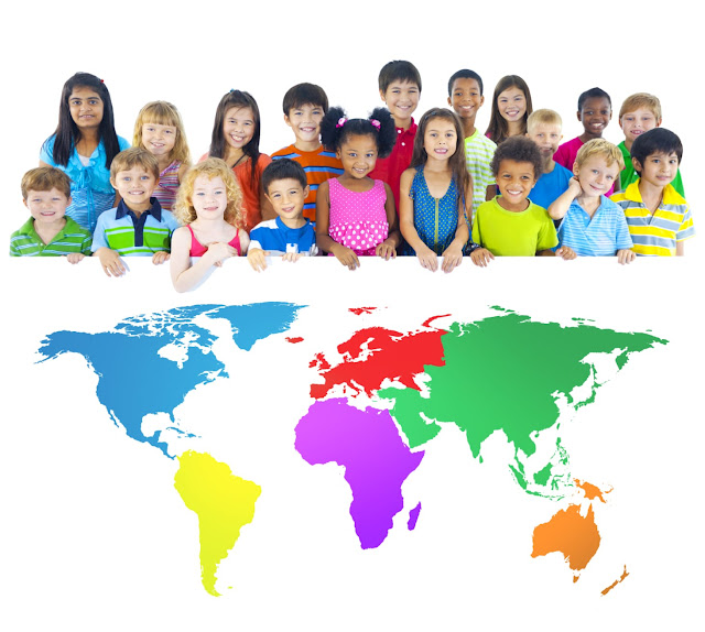 اطفال يعبرون عن كل سكان العالم وخريطة الارض