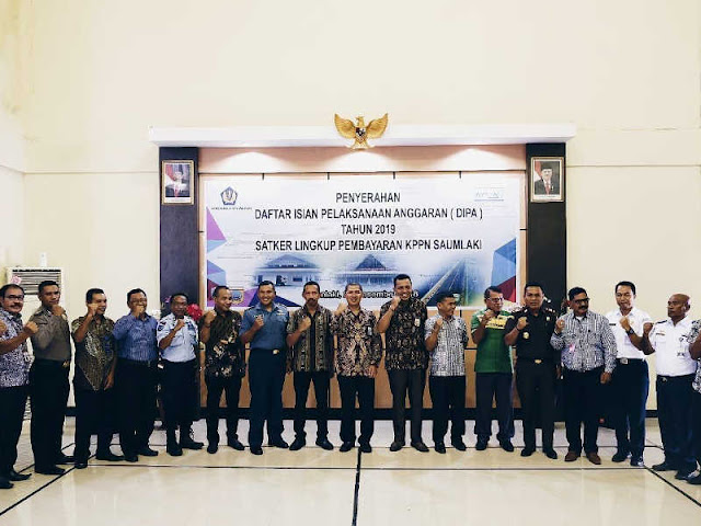 KPPN Saumlaki Serahkan DIPA Tahun 2019 Senilai Rp278 Miliar KPPN Saumlaki Serahkan DIPA Tahun 2019 Senilai Rp278 Miliar