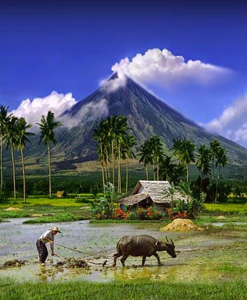 10 Most Famous Travel Destinations In Philippines | Mayon Volcano ,Philippines