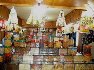 " ANEKA " SNACK: DISPLAY TOKO KUE KERING