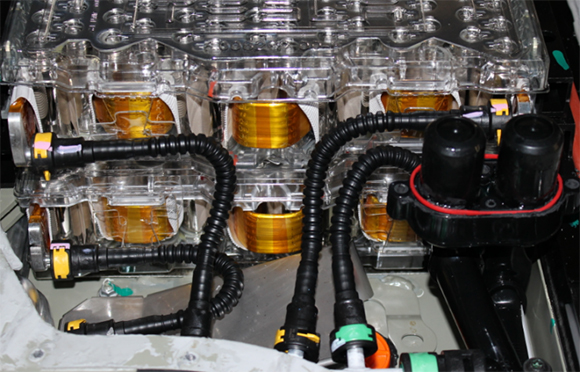 охлаждение аккумулятора тесла. электродвигатель tesla model s система охлаждения. охладить аккумулятор. антифриз для аккумулятора. подогрев аккумулятора лиф.