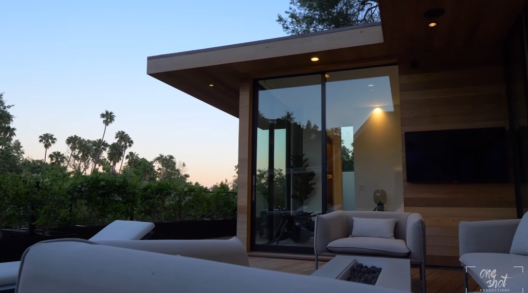 26 Interior Design Photos vs. 727 N Beverly Glen Blvd, Los Angeles Luxury Home Tour