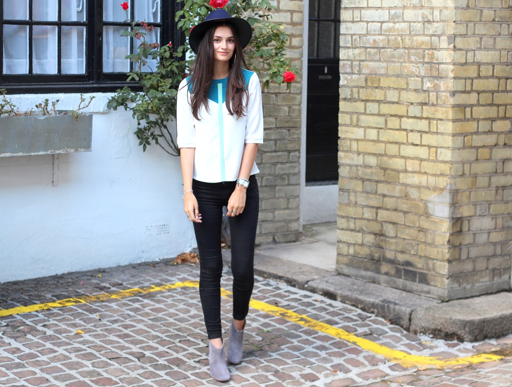 peexo fashion blogger wearing smart casual outfit for afternoon tea