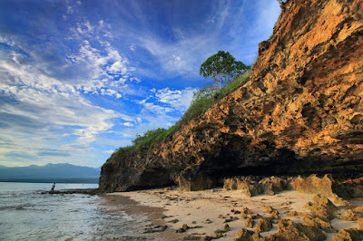 Gua di pantai Liang Bala View gua Liang Bala