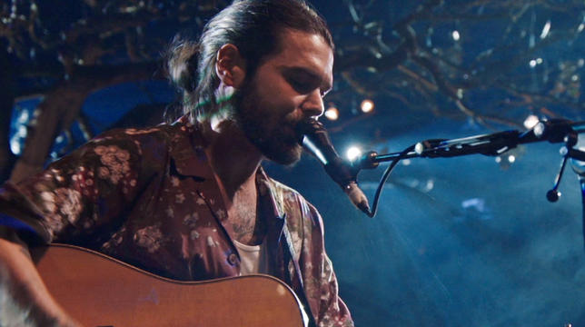 Biffy Clyro Unveil For Black Chandelier At Mtv Unplugged Live