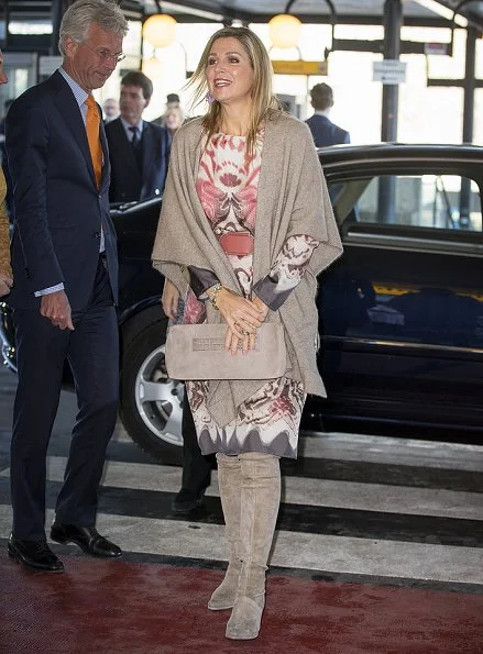 Queen Maxima wore Etro dress, Natan Clutch, Fahoma Leaf Earrings