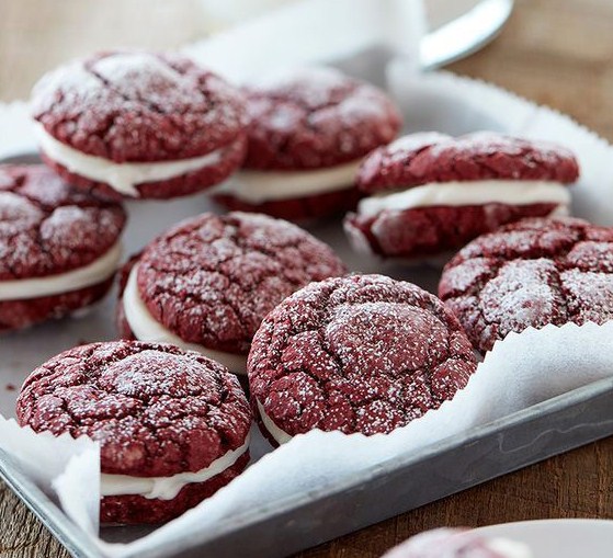 Red Velvet Sandwich Cookies with Cream Cheese Filling Red Velvet Sandwich Cookies with Cream Cheese Filling