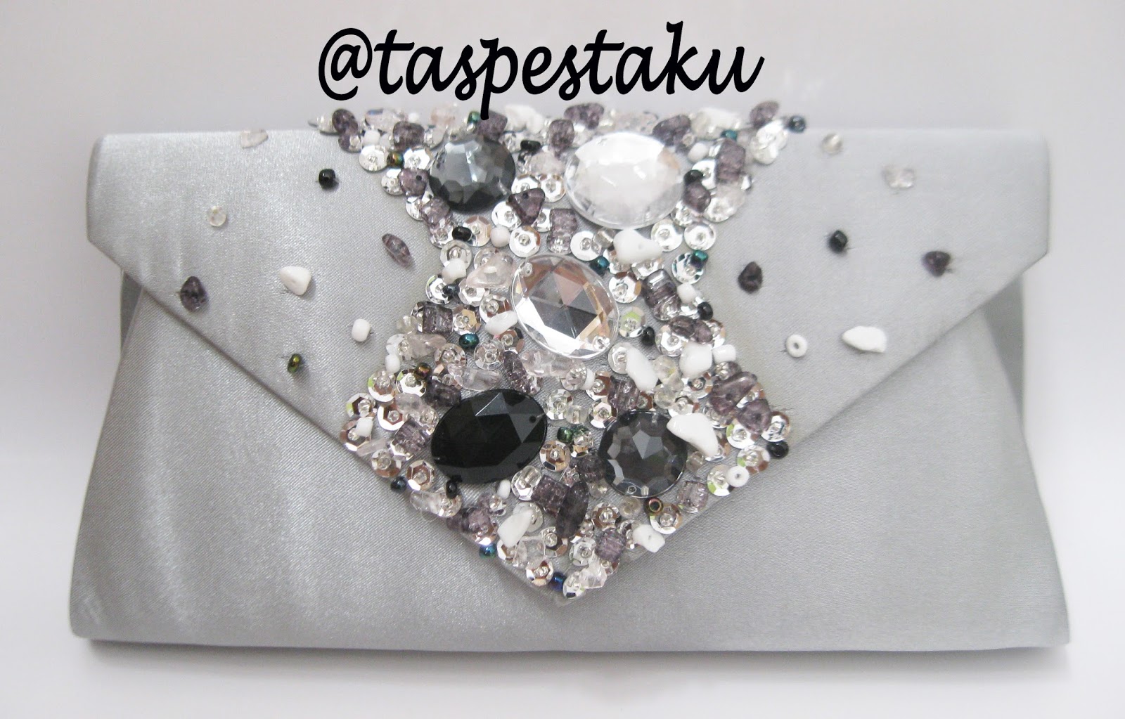 tas pesta clutch bag taspestaku model terbaru tas pesta silver lop kode ka19 sold out tas pesta clutch bag taspestaku model terbaru tas pesta silver lop kode ka19 sold out
