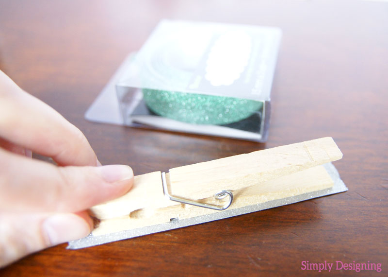 How to Make DIY Glitter Clips | these really cute chip clips or magnetic clips are so simple to make and so cheap! I love them! | #crafts #glitter #organization #kichen