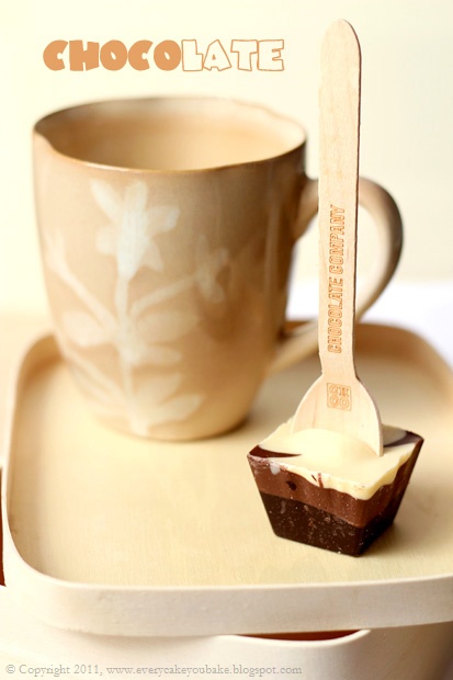 czekolada na łyżeczce do rozpuszczania w mleku