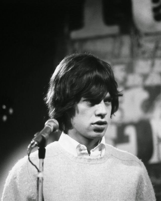 Rare Photos of a Young Mick Jagger from the 1960s vintage everyday(02)