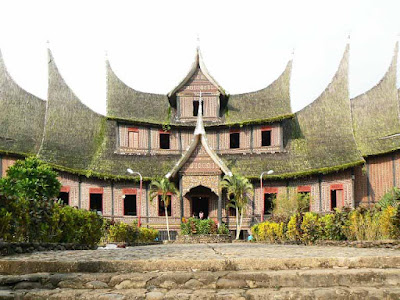 Rumah Adat MinangKabau Rumah Adat MinangKabau
